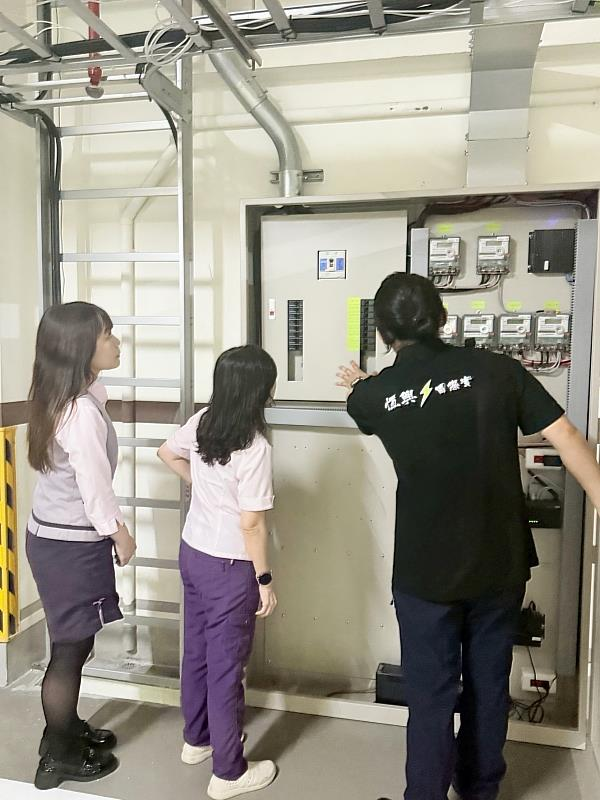 恆興電實業為特斯拉原廠認證廠商，協助社區實現電動車充電。