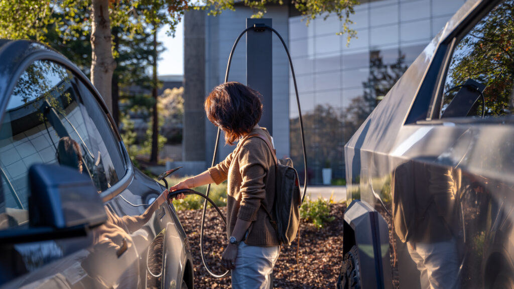 Tesla 特斯拉原廠認證安裝廠商，提供符合原廠標準的充電樁佈線施工